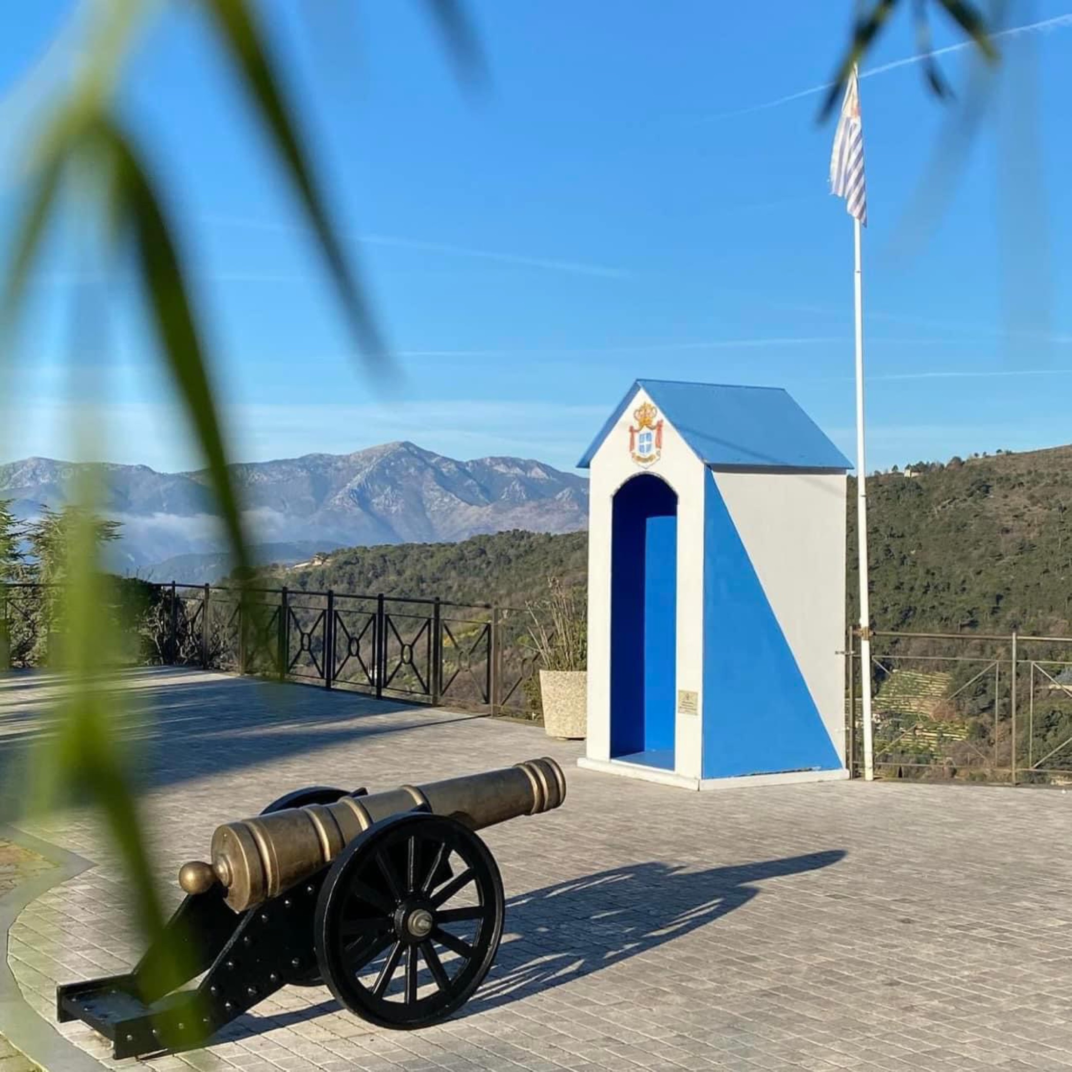 Historic cannon and flag at the Seborga overlook